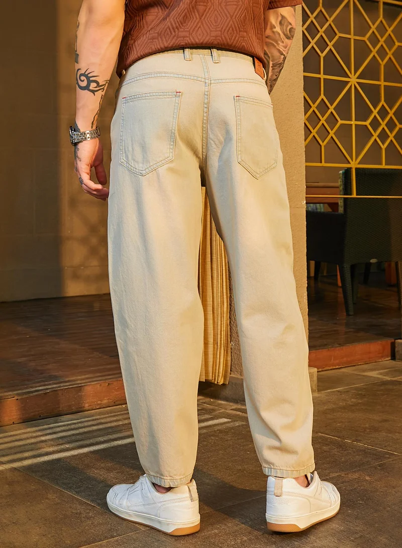 Campus Sutra  Men's Light Blue Light-Wash Carrot-Fit Denim Jeans For Casual Wear | Mid-Rise | Regular Fit | Button Closure | Denim Jeans Crafted With Comfort Fit For Everyday Wear for Men | Best Price UAE